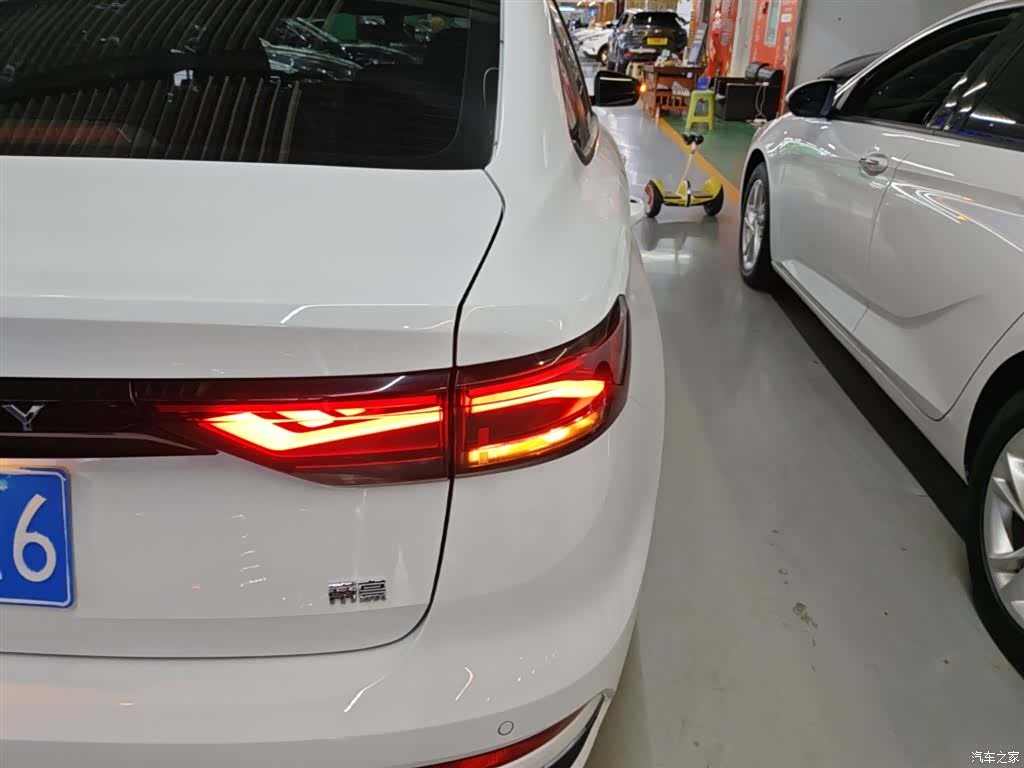 Geely Emgrand, 2023 8