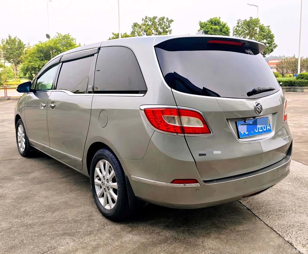 Buick GL8, 2012 4