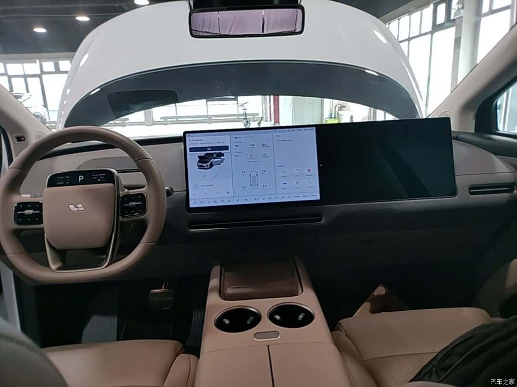 Li Auto i8, 2025 10