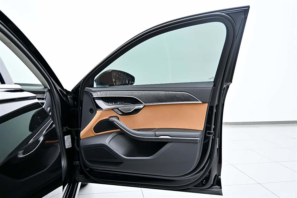 Audi A8L, 2024 23