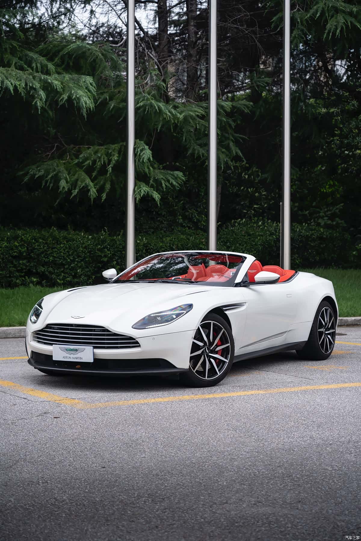 Aston Martin DB11