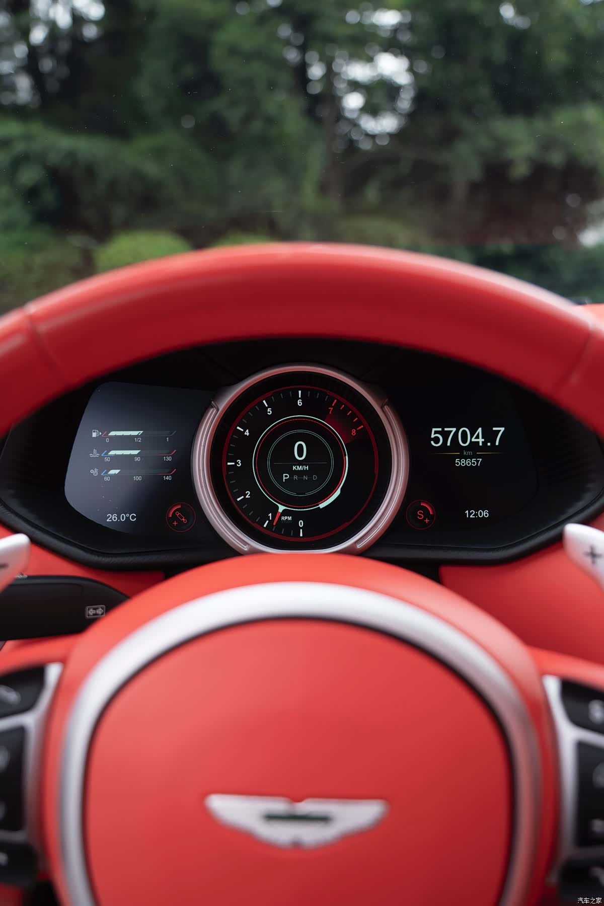Aston Martin DB11, 2020 16