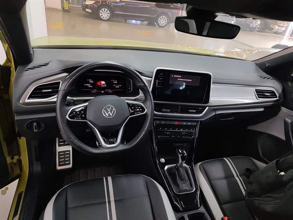 Volkswagen T-ROC exploring Songs