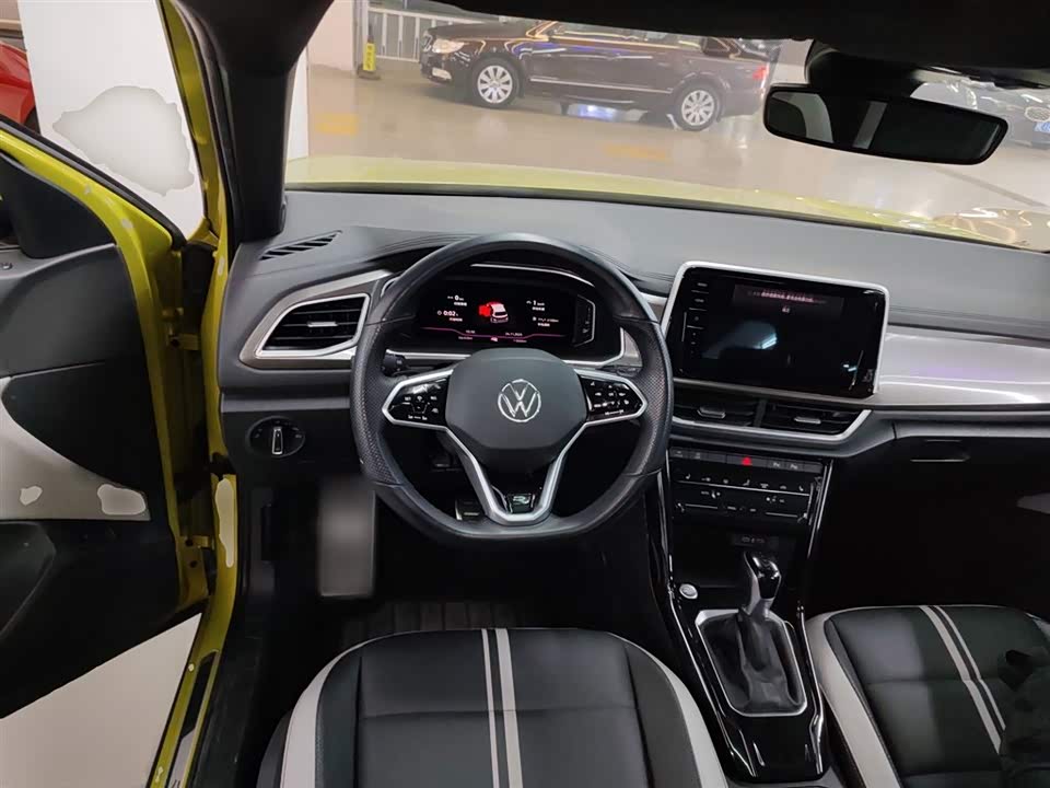 Volkswagen T-ROC exploring Songs