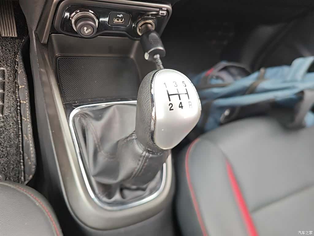 Changan CS15, 2017 14