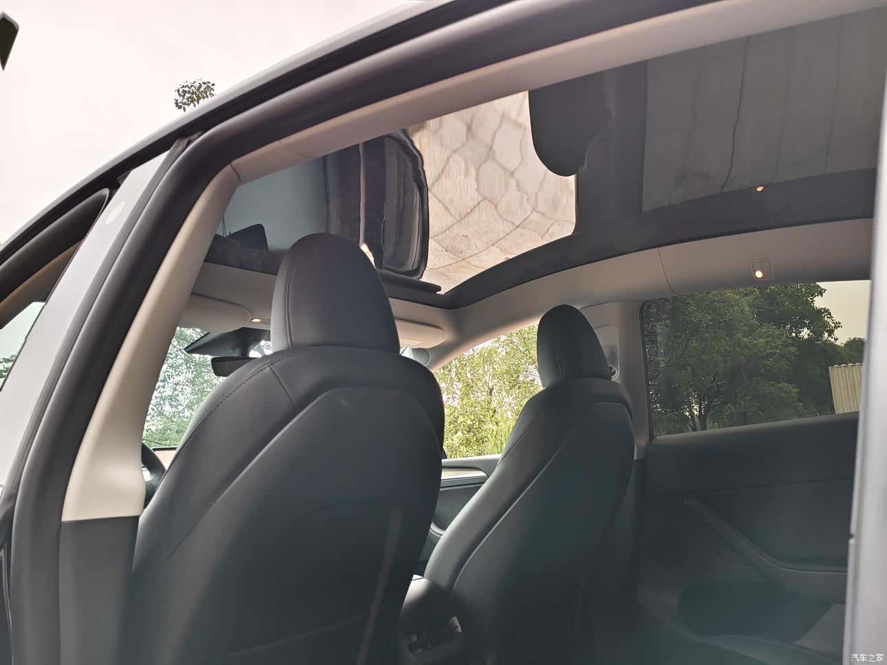 Tesla Model Y, 2023 16