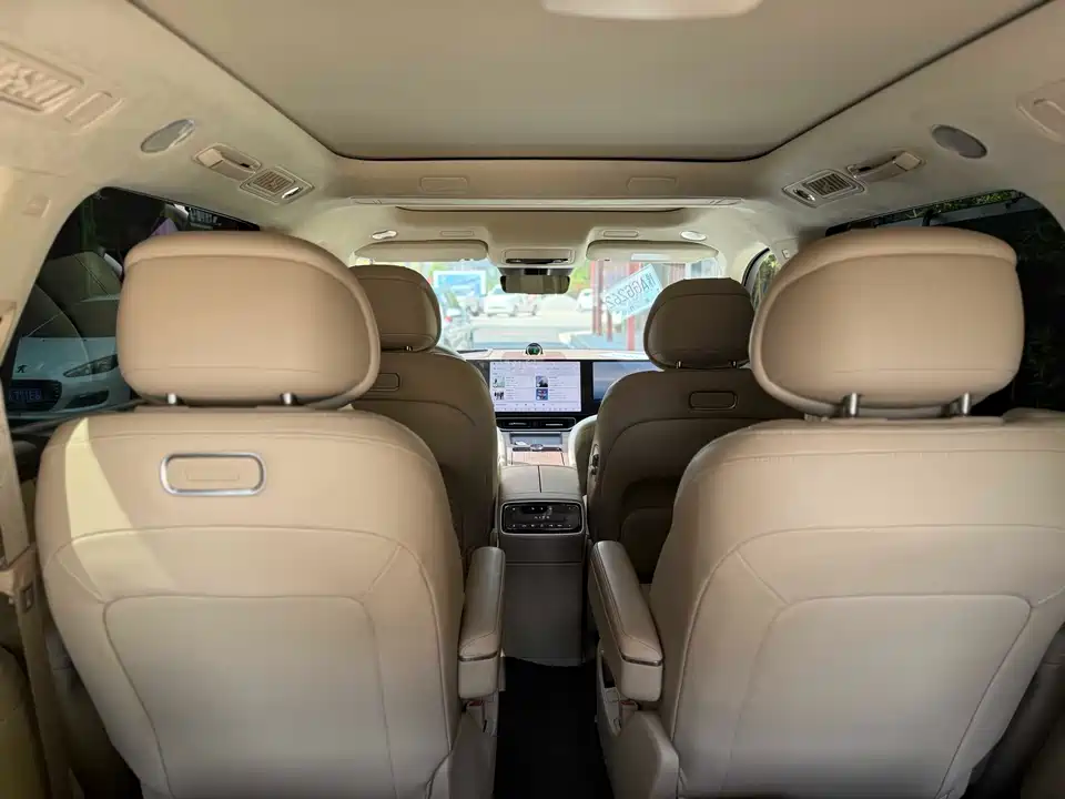 AITO Ask the world M9