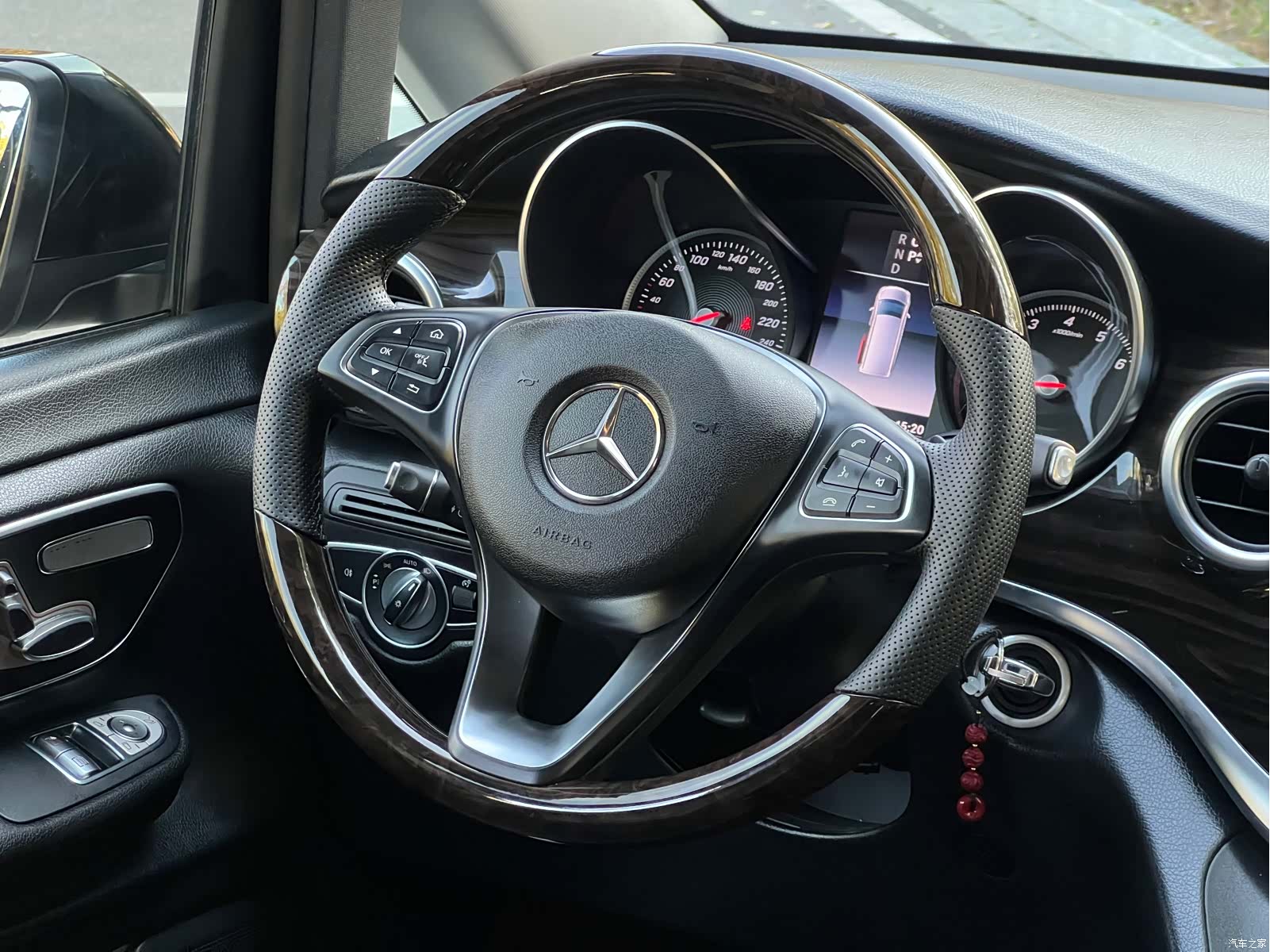 Mercedes-Benz V-Class, 2019 11