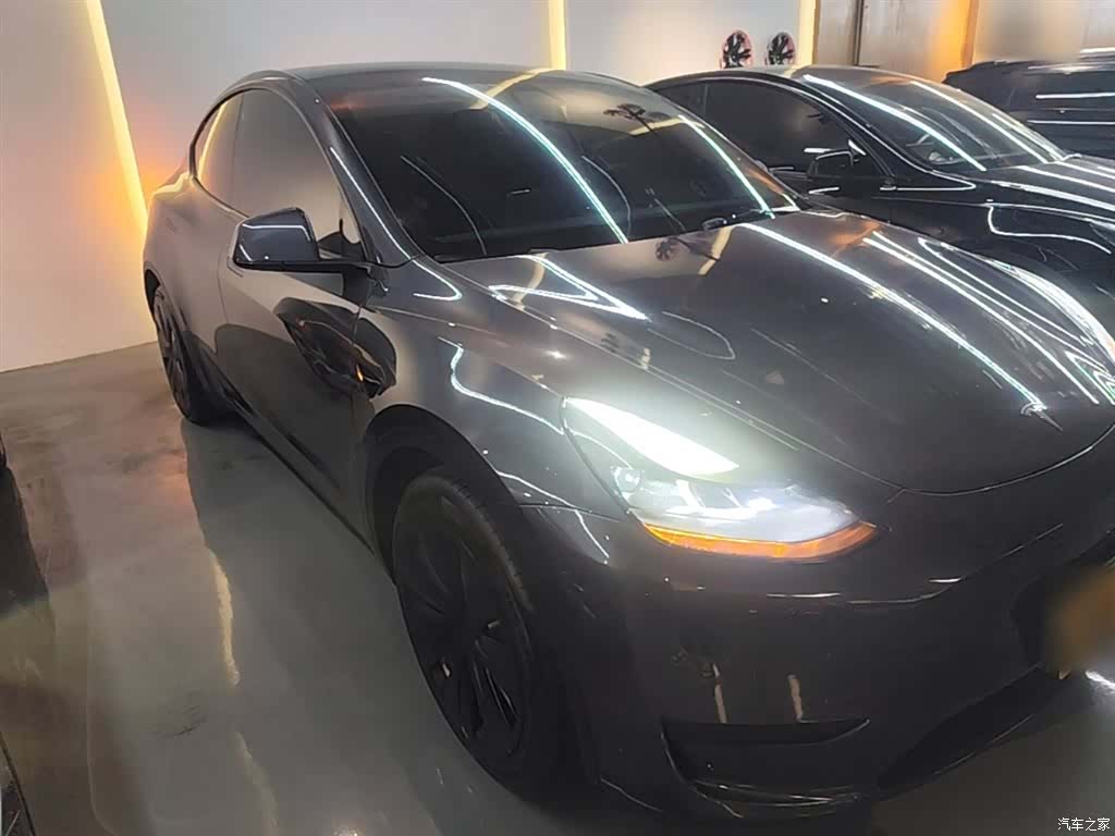Tesla Model Y, 2022 4