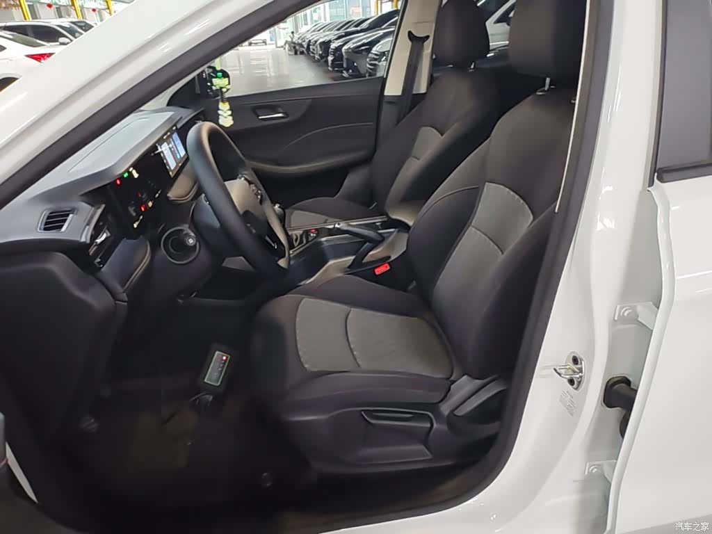 Roewe i5, 2025 15