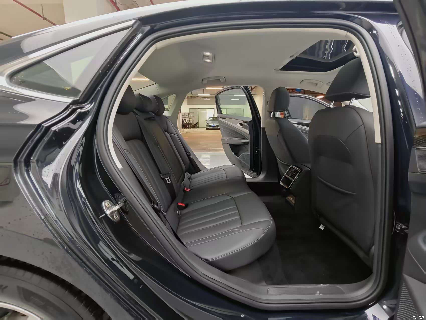 Volkswagen Passat, 2022 12