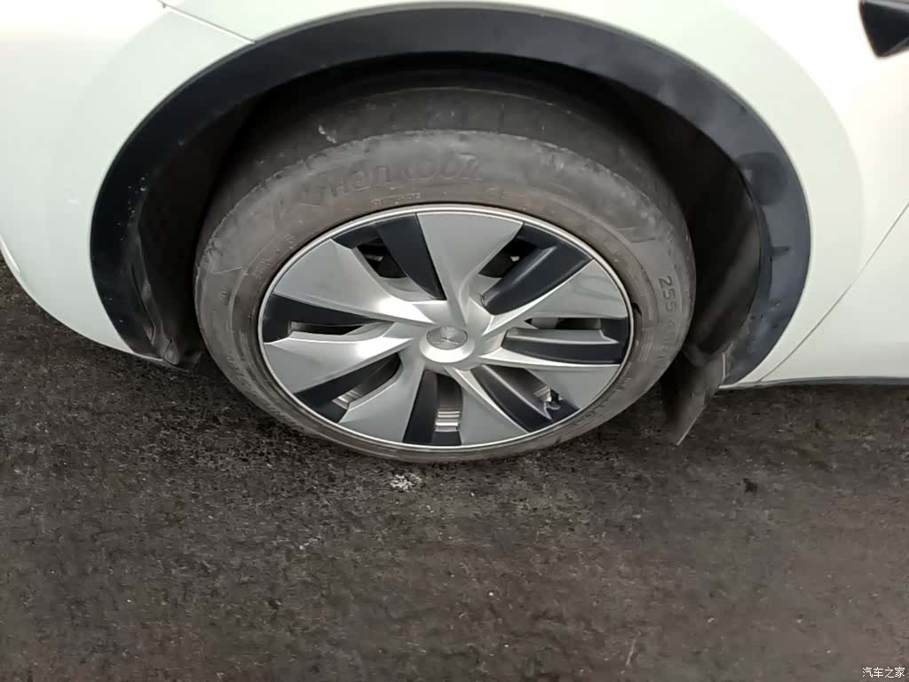 Tesla Model Y, 2022 23