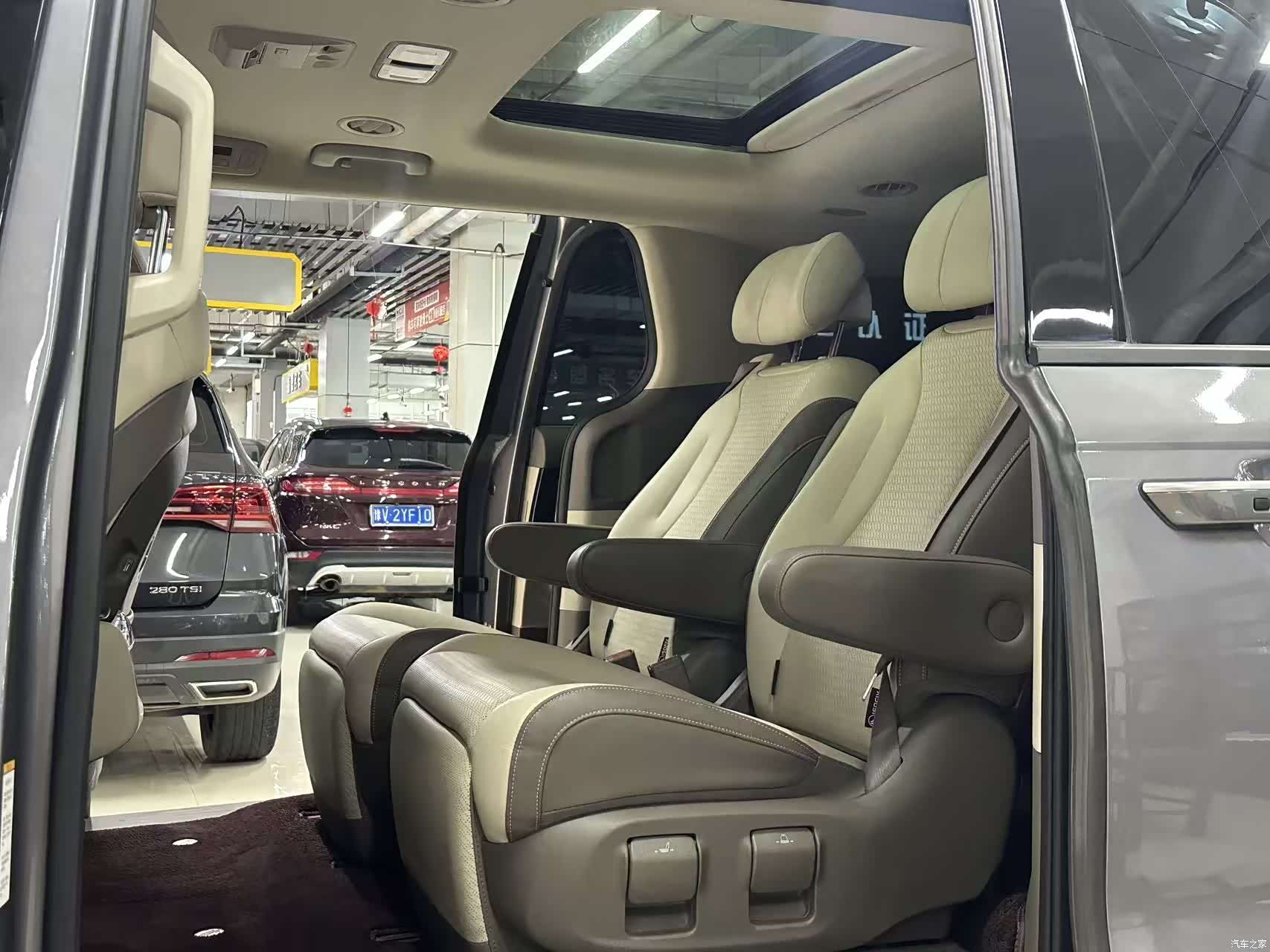 Kia Carnival, 2022 3