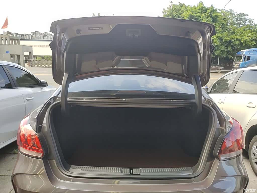 MG MG5, 2022 19