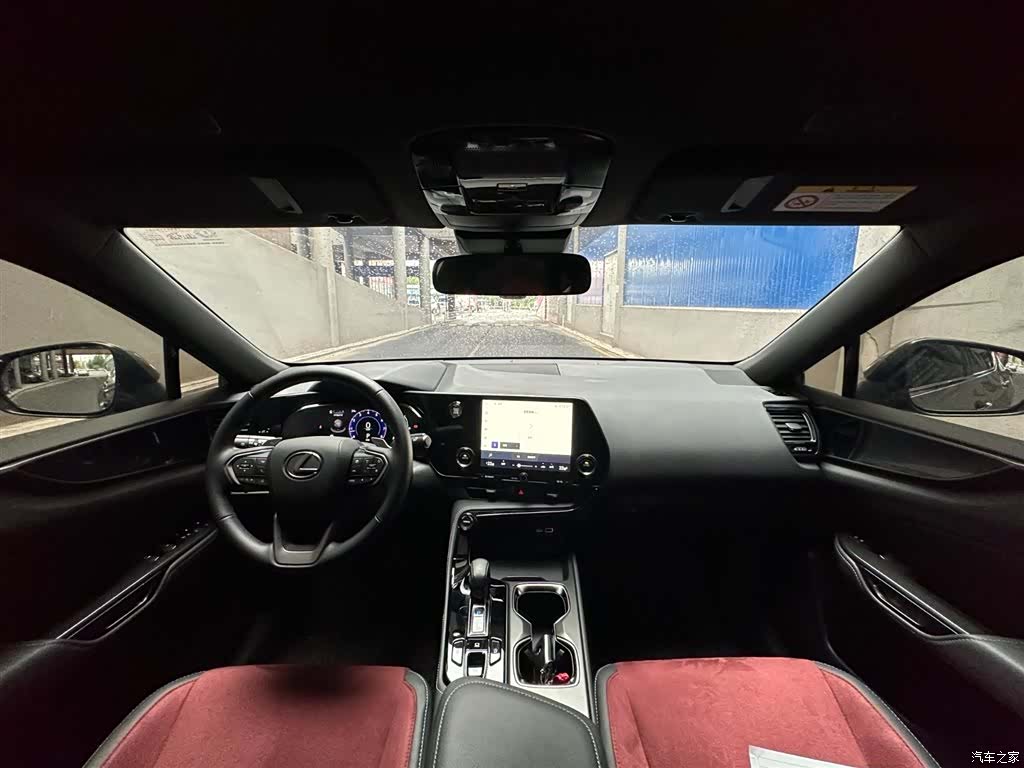 Lexus NX, 2025 11