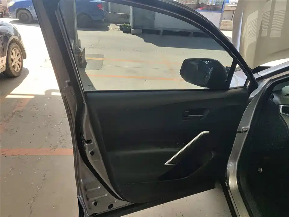 Toyota Corolla Sharp amplifier