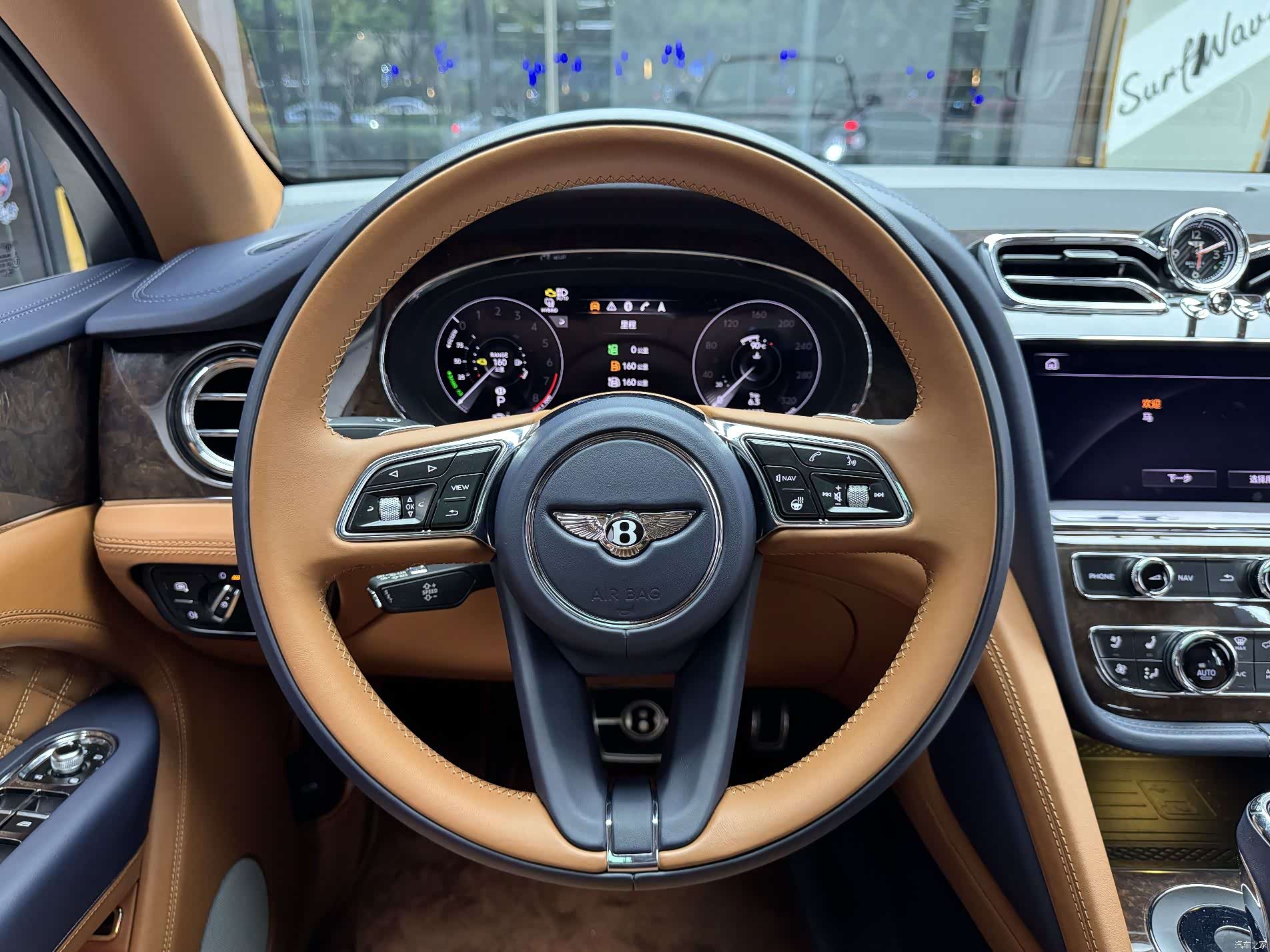 Bentley Bentayga, 2021 13