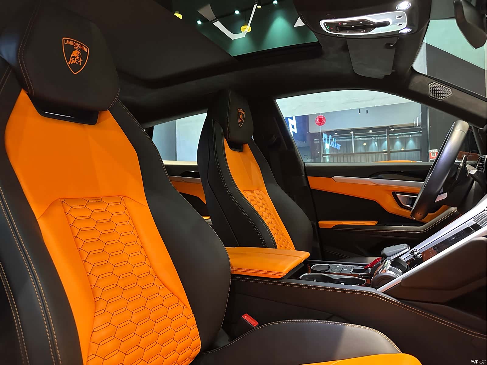 Lamborghini Urus, 2023 17