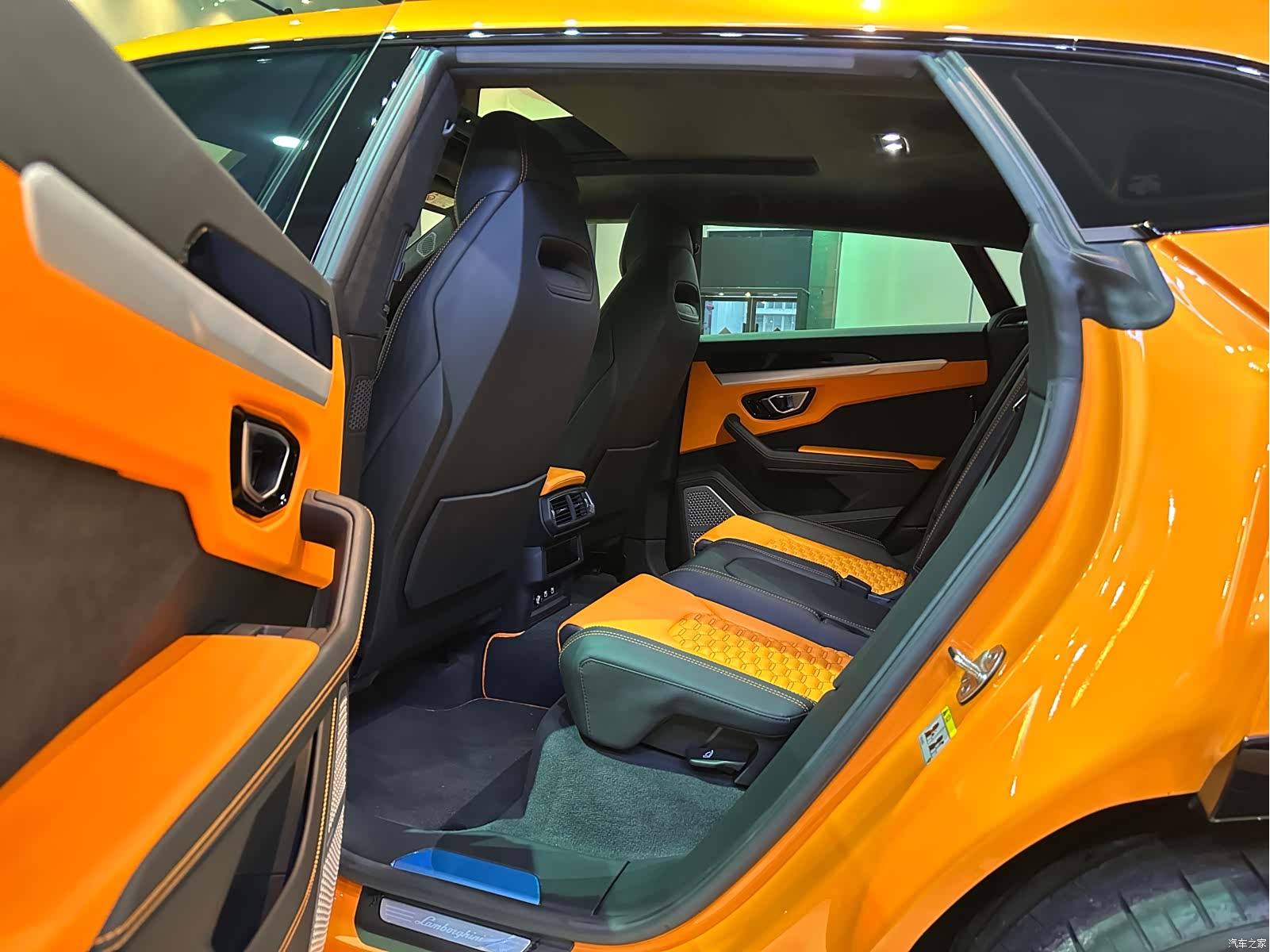 Lamborghini Urus, 2023 10