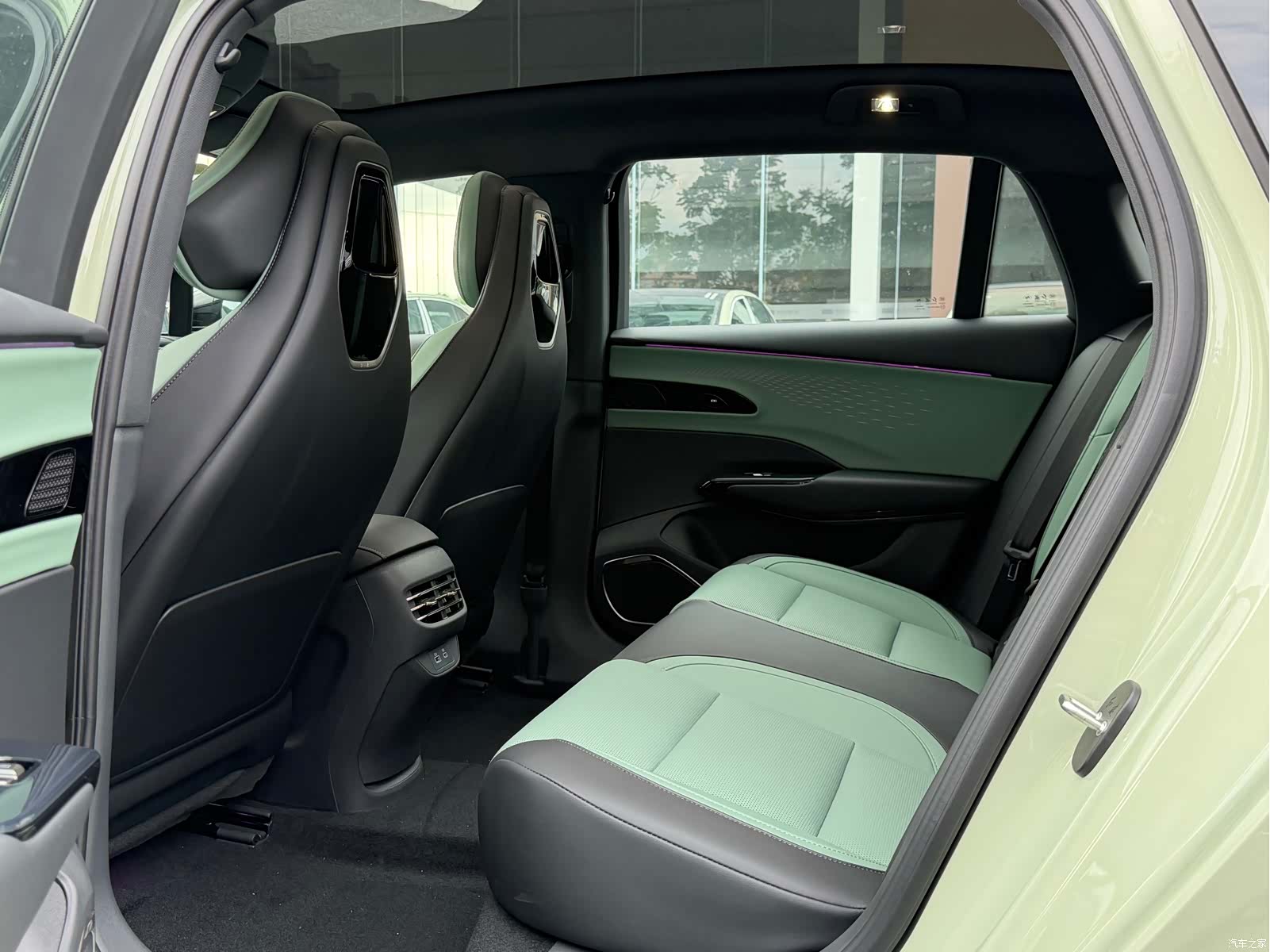 Hongqi H7, 2026 9