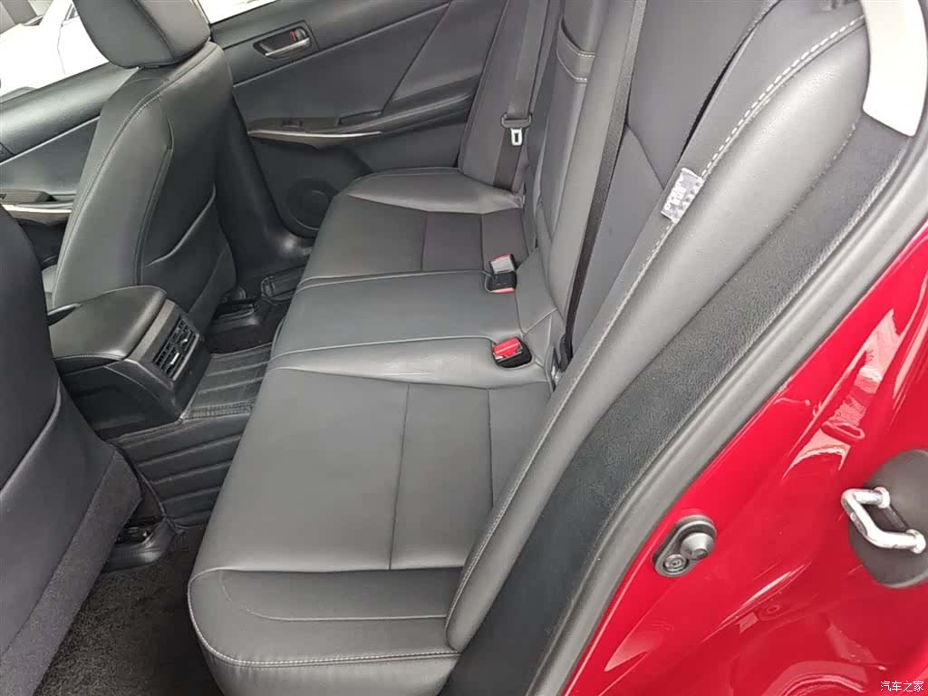 Lexus IS, 2019 17
