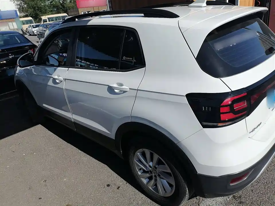 Volkswagen Exploring the shadow