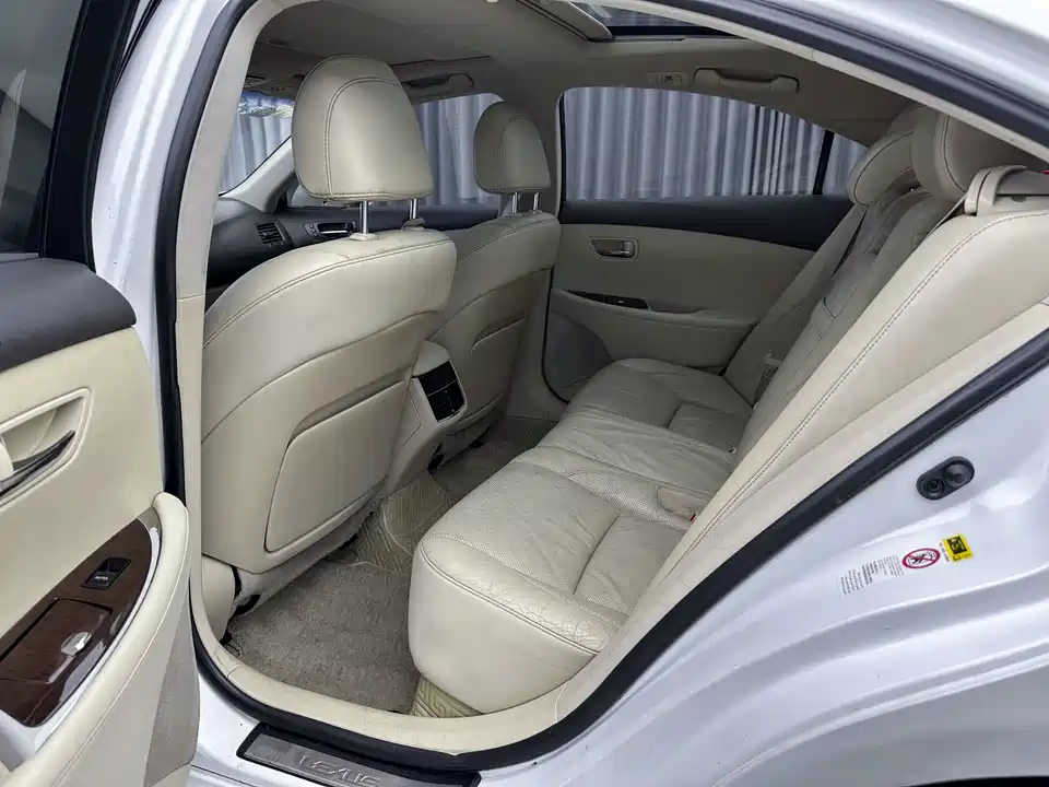 Lexus ES