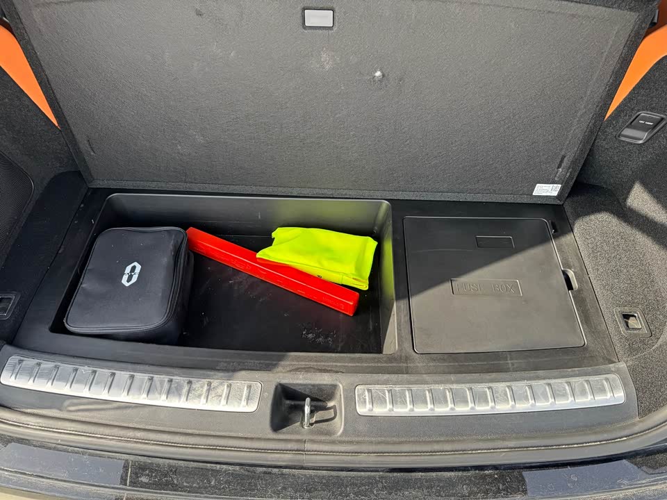 AITO Ask the world M9