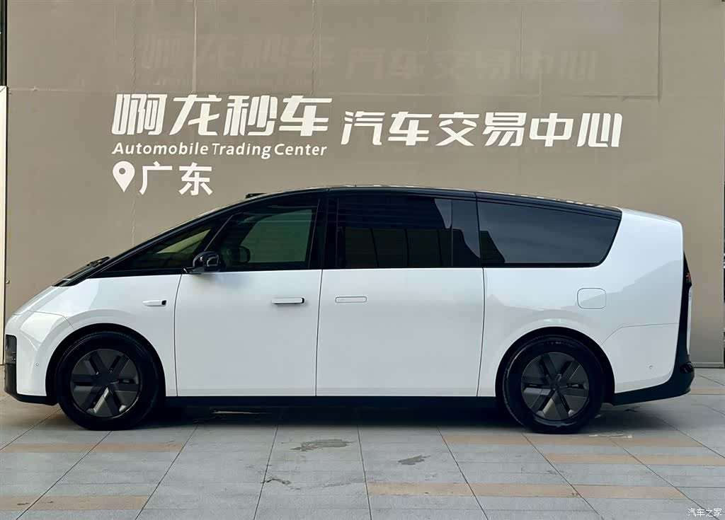 Li Auto MEGA, 2025 3
