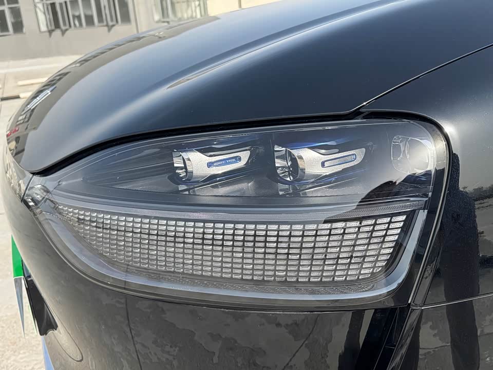 AITO Ask the world M9