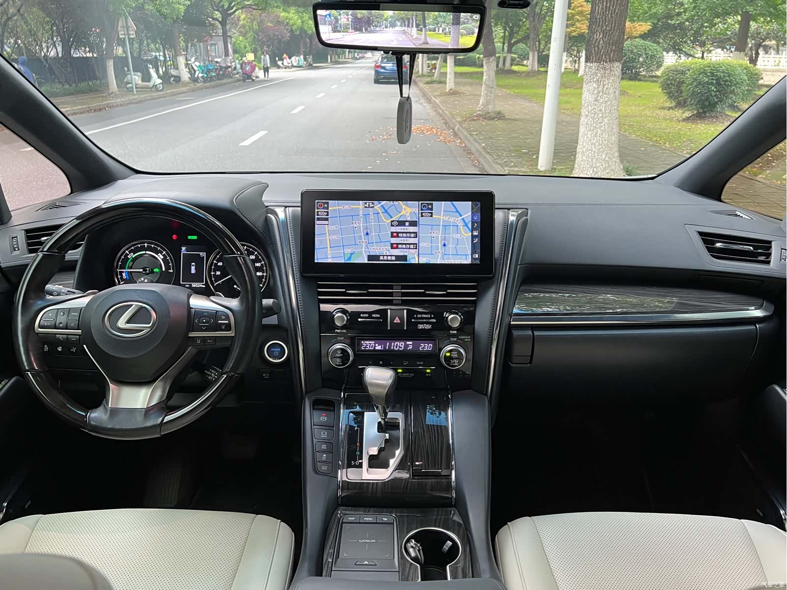 Lexus LM, 2022 8