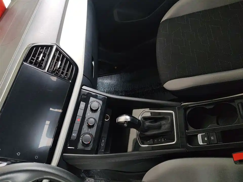Jetta VS5