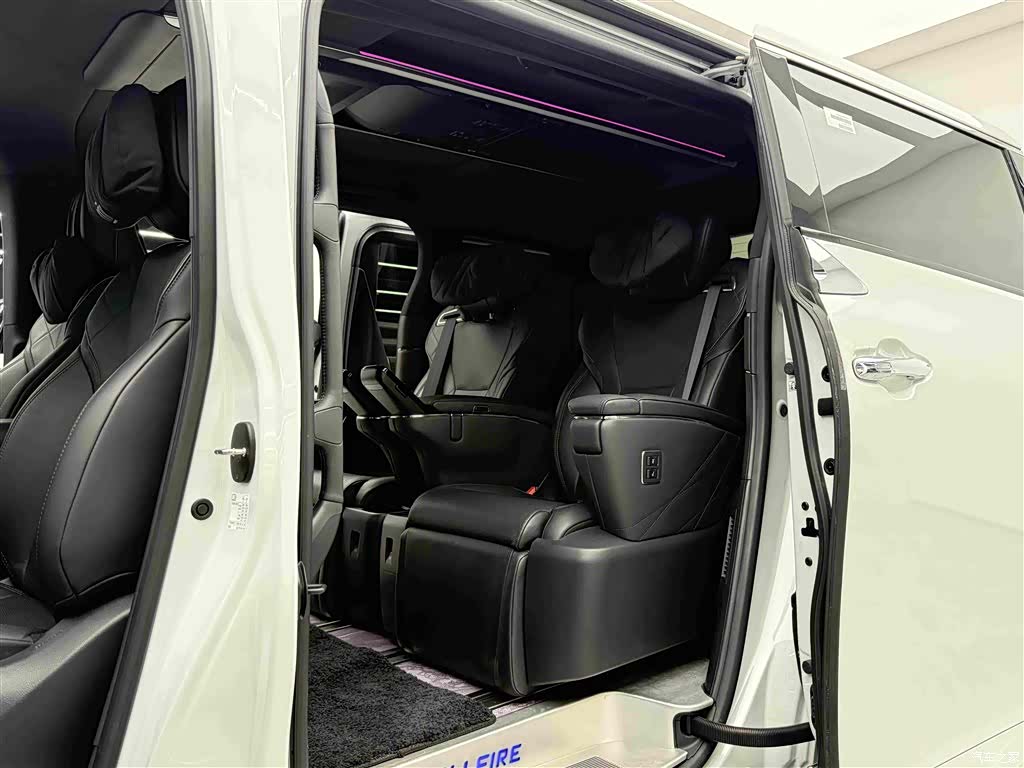 Toyota Vellfire, 2025 7