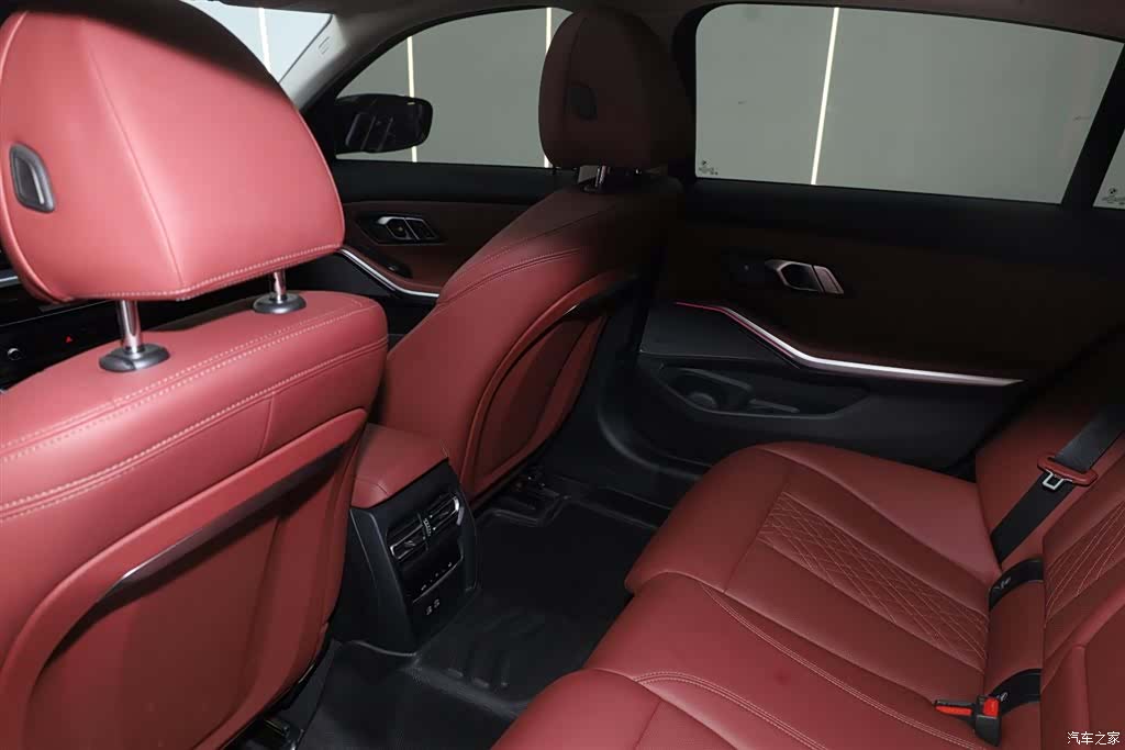 BMW 3 Series, 2025 22