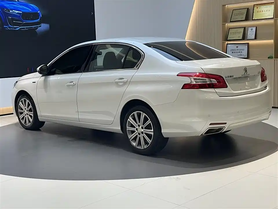 Peugeot 408