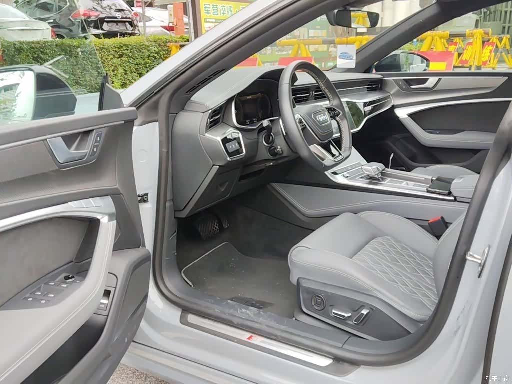 Audi A7L, 2025 16