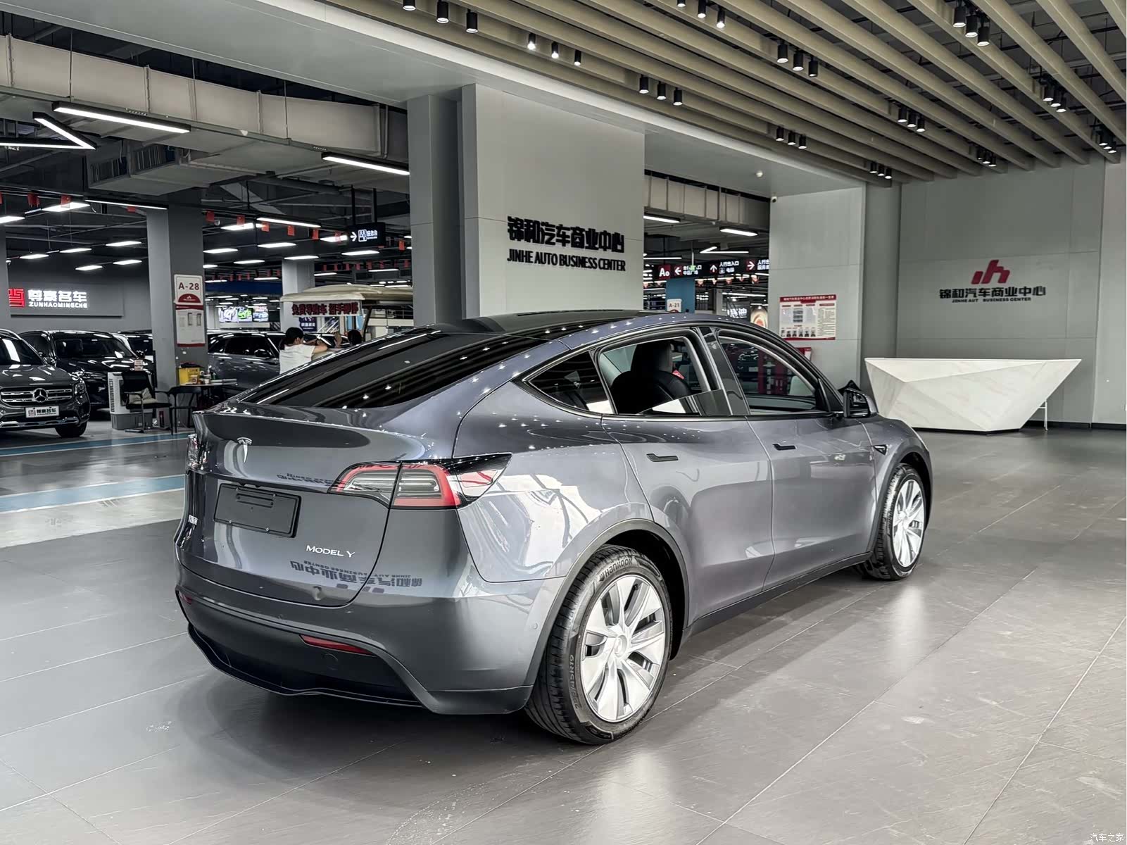 Tesla Model Y, 2023 18
