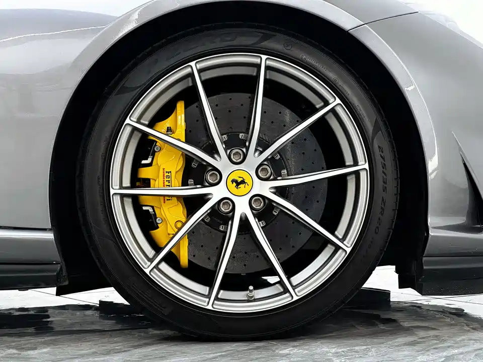 Ferrari 812