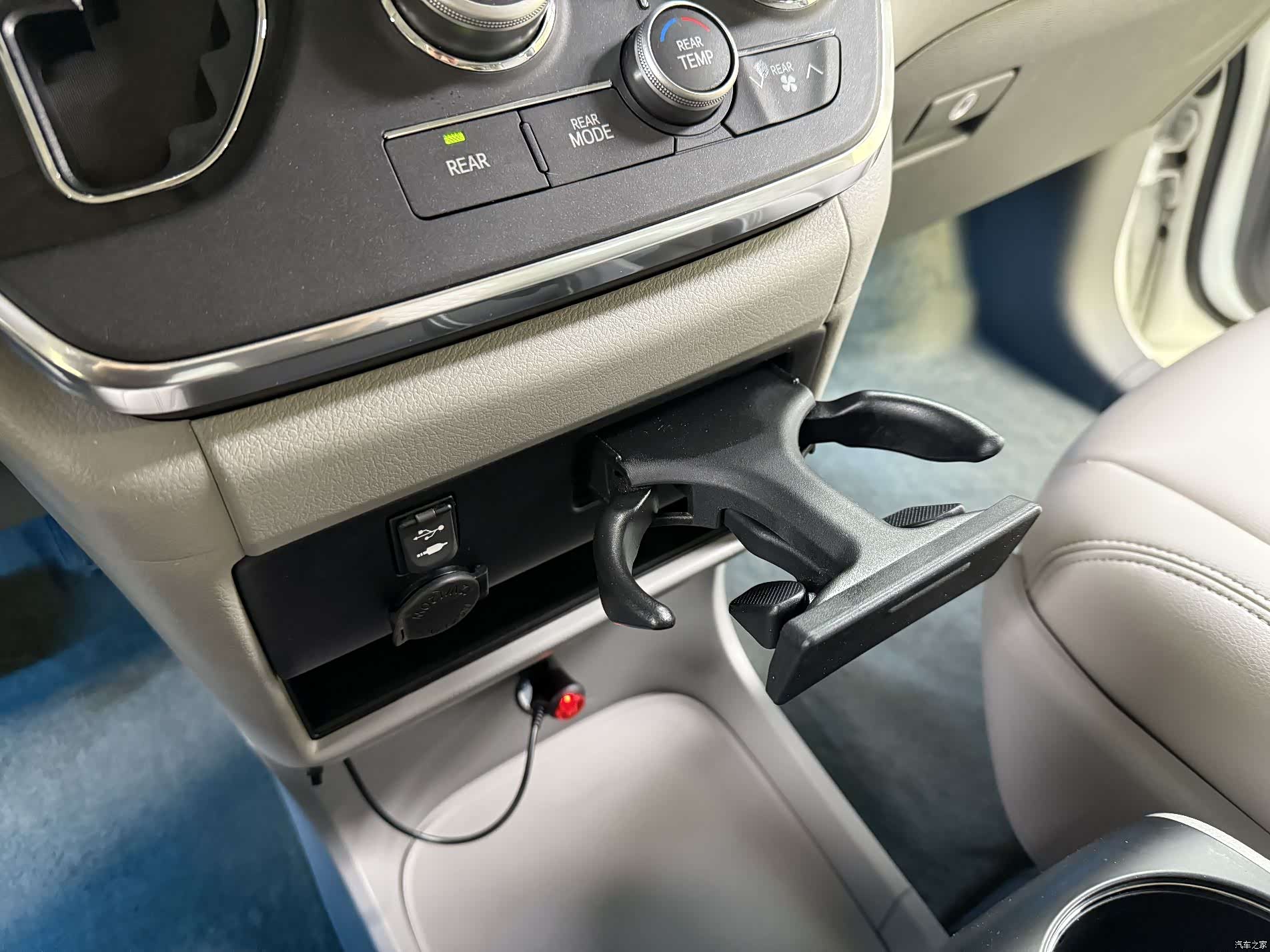 Toyota Sienna, 2015 38
