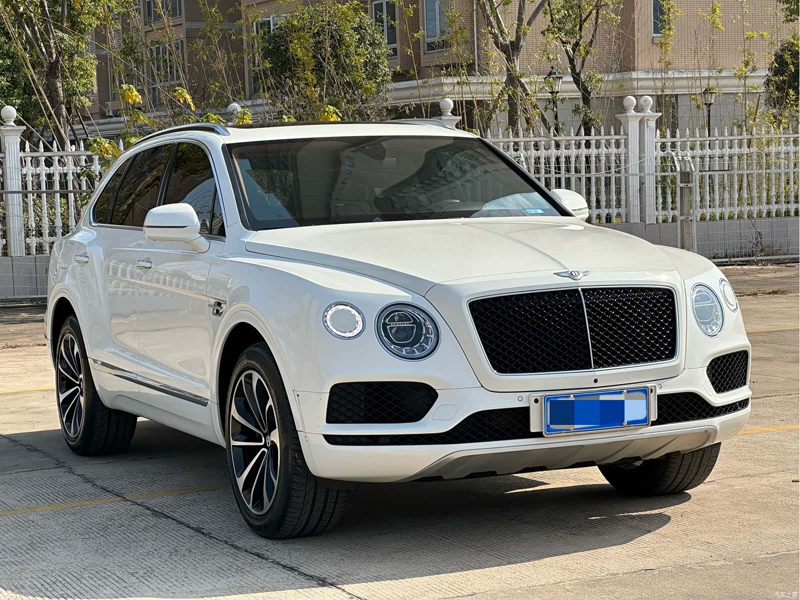 Bentley Bentayga, 2020 3