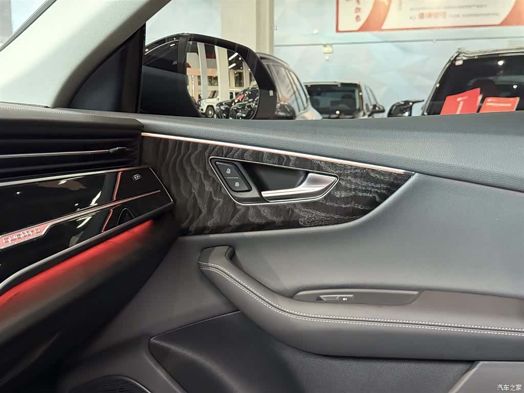 Audi Q8, 2025 13