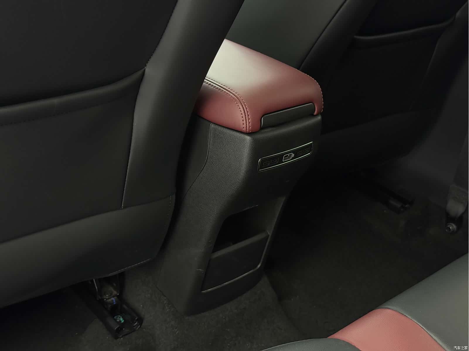Geely Coolray, 2022 18