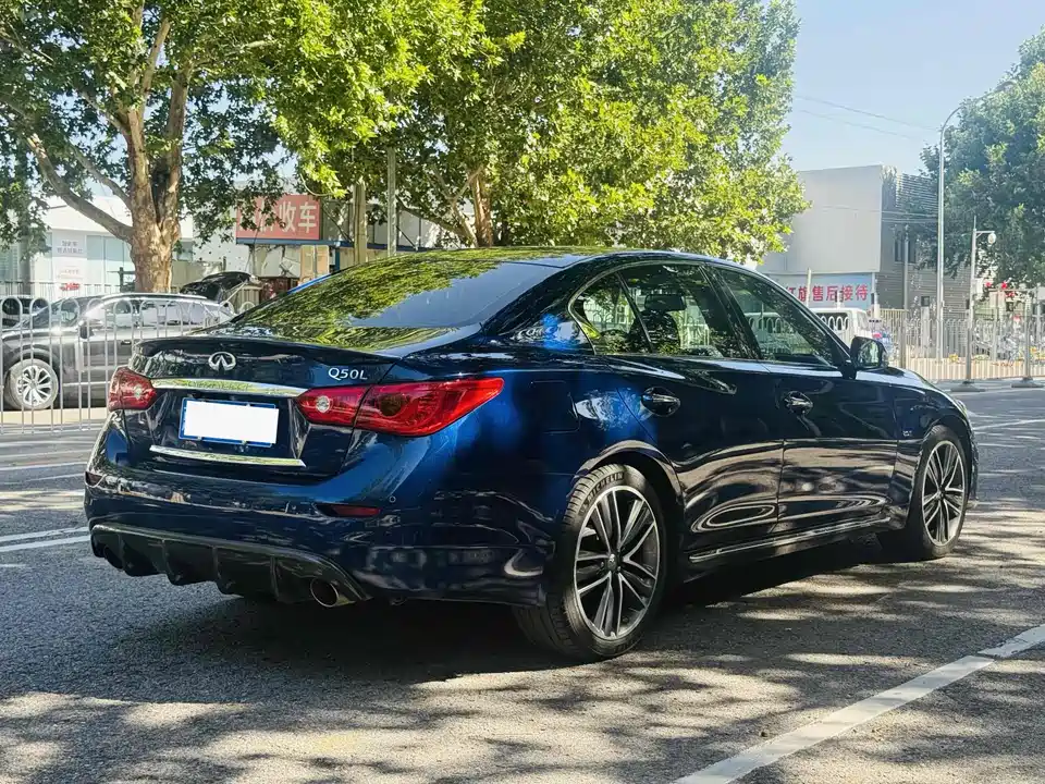 Infiniti Q50L