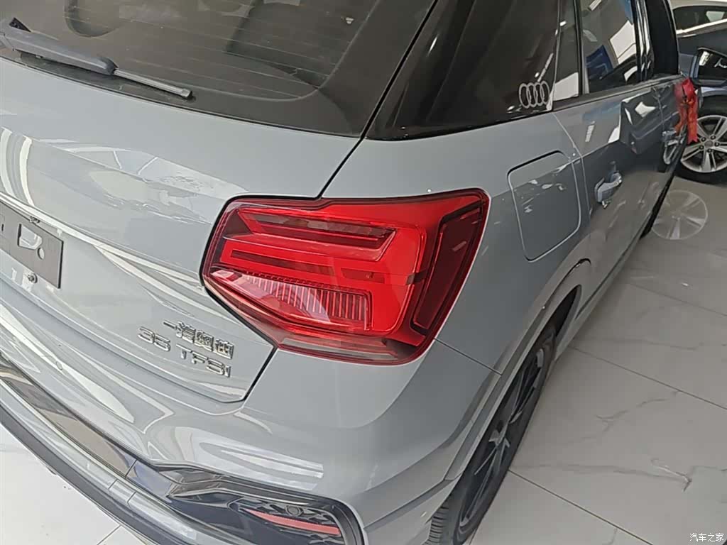 Audi Q2L, 2023 8