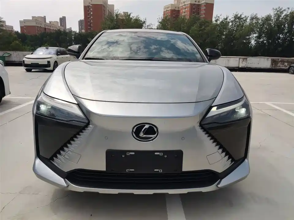 Lexus RZ