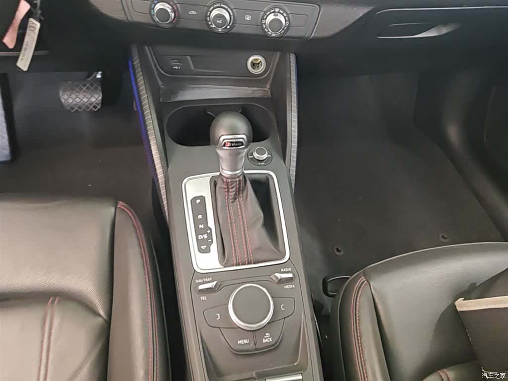 Audi Q2L, 2023 14
