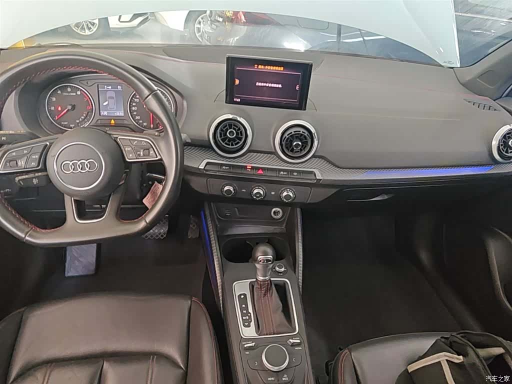 Audi Q2L, 2023 13