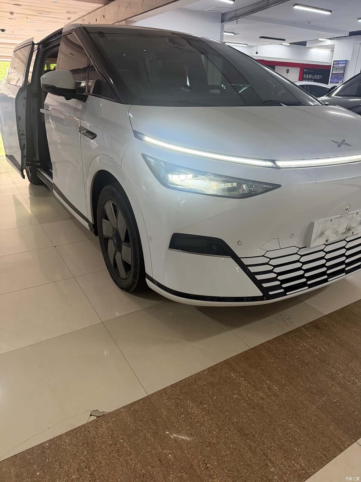 Xpeng X9, 2024 3