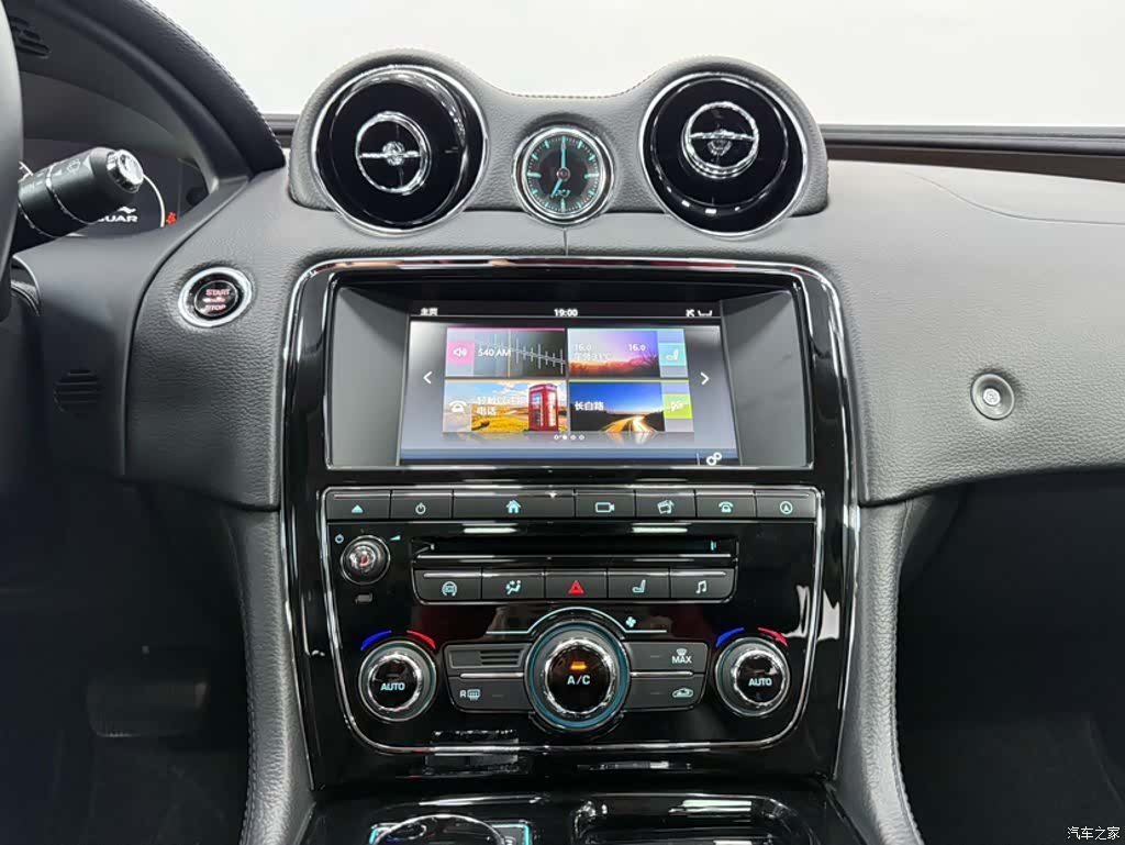 Jaguar XJ, 2017 4