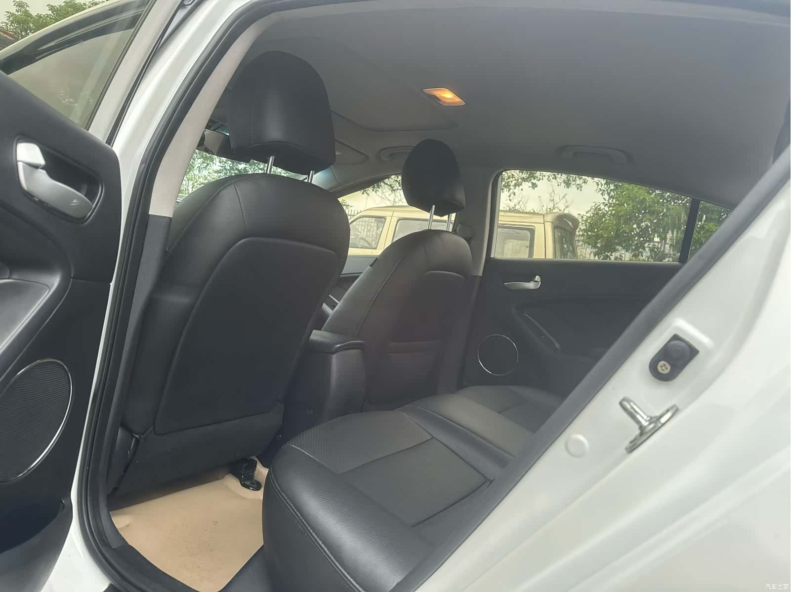 Kia K3, 2013 6